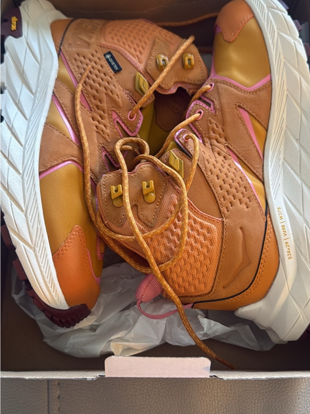 Women's Brand New Hoka Women's
Anacapa Mid GTX Hiking Boots - Picture 3 of 5